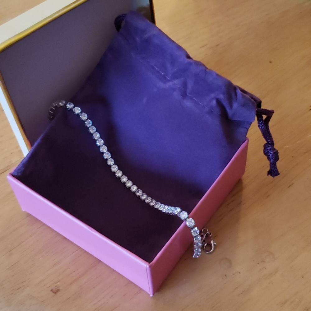 NEW Macy's White Cubic Zirconia Tennis Bracelet - Picture 6 of 6